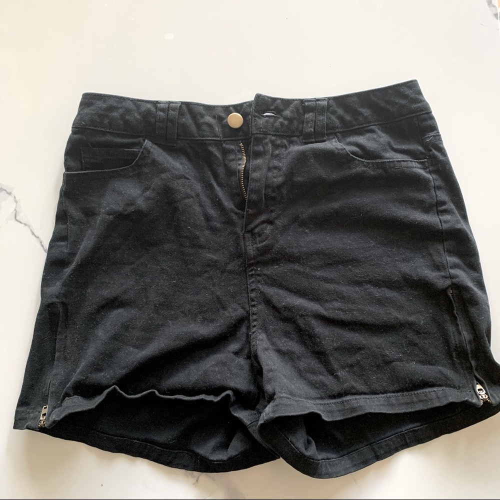 High waisted black minishorts